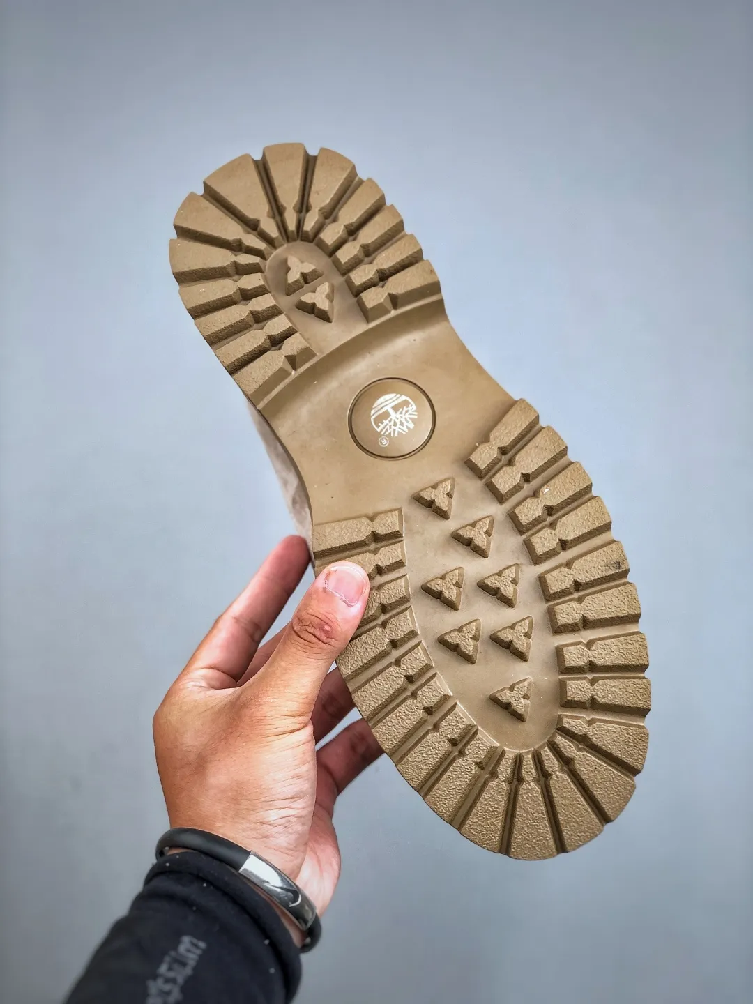 Local self-pickup💰560 Support store release New arrivals🚀Timberland Timberland outdoor mid-top casual rhubarb boots series Guangdong factory quality Original box original packaging The fabric is made of Italian 🇮🇹 top-grade frosted fine-grained cowhide with anti-odor and anti-corrosion genuine leather latex insoles to give you a perfect wearing experience High-quality and durable, a must-have for sportsmen Specially designed to treat those who are not handsome High-quality feet feel first-class Size: 38-44 (leather shoe size)